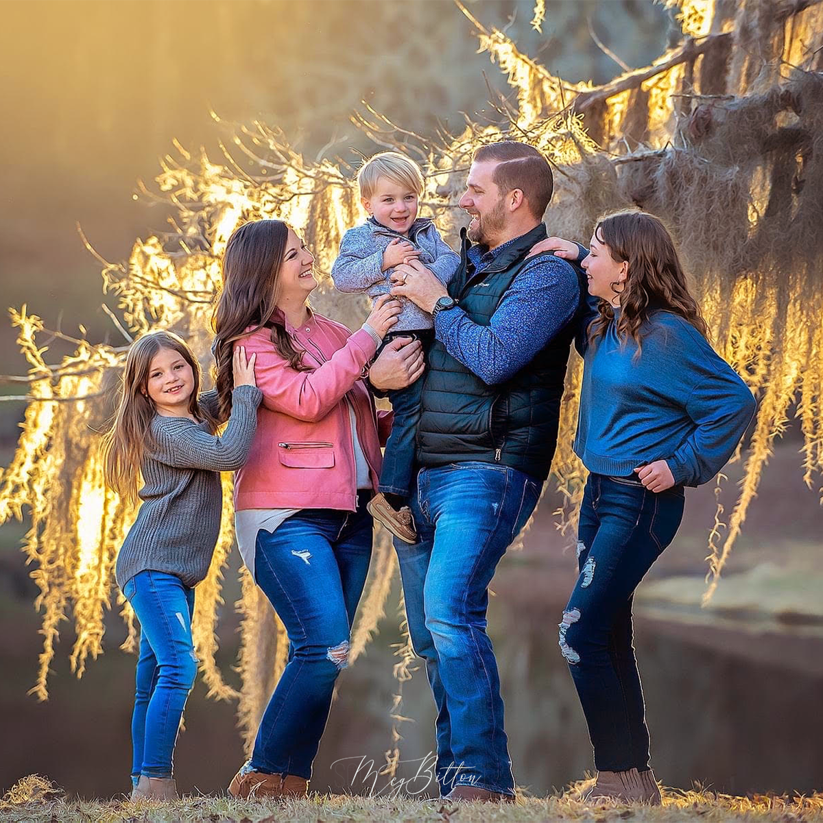 Foundations of Family Posing - February 2023 - Meg Bitton Productions